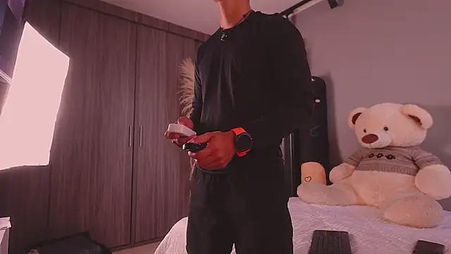 ErosKhaos online show from April 14, 2026, 9:43 pm