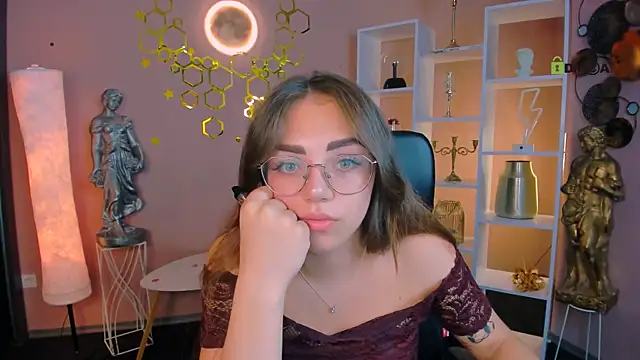 Snapshot of kiki_swan chatting on July 2, 2026, 5:57 am kiki swan online show from July 2, 2026, 5:57 am