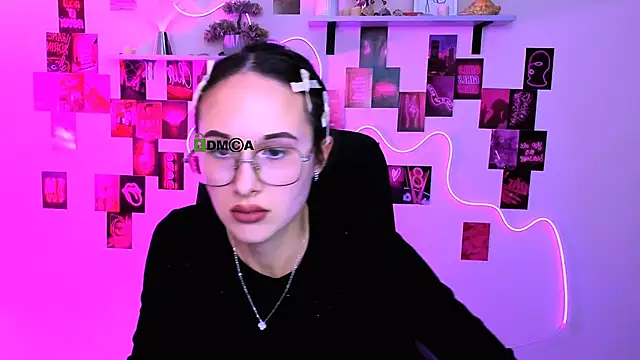 Snapshot of mona_cloud chatting on March 4, 2026, 8:15 pm mona cloud online show from March 4, 2026, 8:15 pm