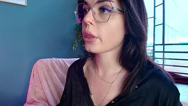 Snapshot of Perfect_Moans chatting on June 7, 2026, 4:05 am Perfect Moans online show from June 7, 2026, 4:05 am