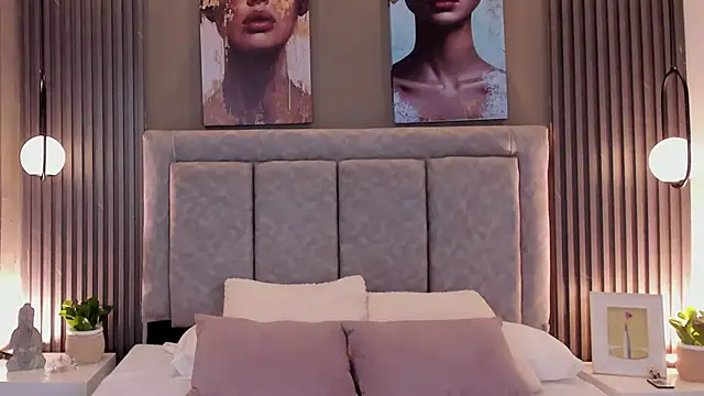 GiannaColling1 online show from September 25, 2025, 8:01 pm