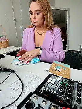 Juicy PeachLux online show from March 14, 2025, 7:48 am