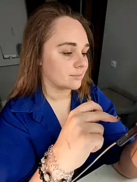 Juicy PeachLux online show from November 3, 2025, 3:08 am