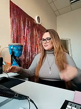 Juicy PeachLux online show from November 26, 2025, 5:52 am