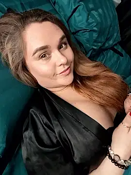 Juicy PeachLux online show from January 12, 2026, 4:12 pm