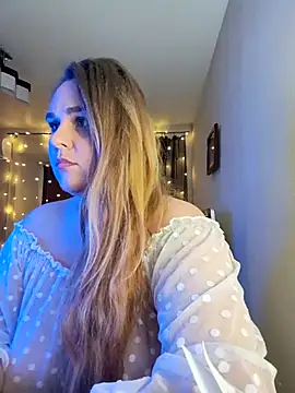 Juicy PeachLux online show from March 19, 2026, 6:01 pm