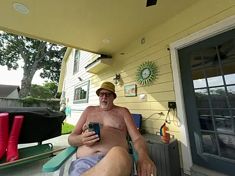 Snapshot of superbearboss chatting on June 1, 2026, 10:44 pm superbearboss online show from June 1, 2026, 10:44 pm