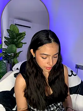  Emily Thompson  online show from October 28, 2025, 12:36 am