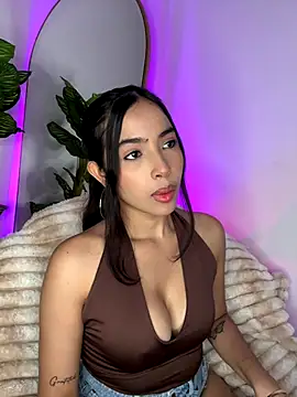  Emily Thompson  online show from November 16, 2025, 3:01 am