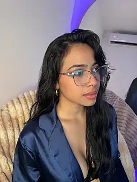  Emily Thompson  online show from March 3, 2026, 12:28 am