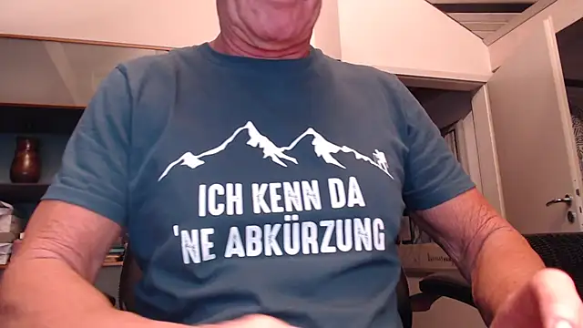 Snapshot of munichrubber chatting on December 8, 2024, 4:18 pm munichrubber online show from December 8, 2024, 4:18 pm