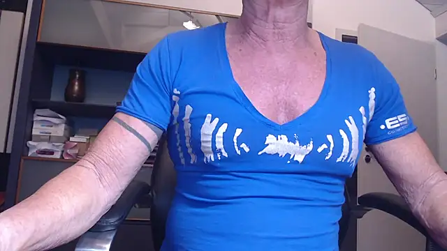 Snapshot of munichrubber chatting on December 11, 2024, 5:32 am munichrubber online show from December 11, 2024, 5:32 am