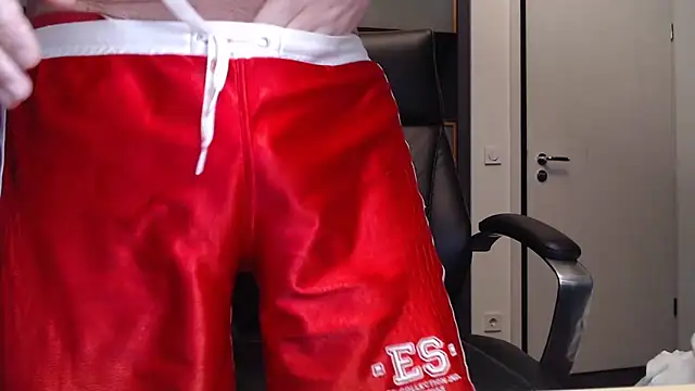 Snapshot of munichrubber chatting on December 26, 2024, 5:26 am munichrubber online show from December 26, 2024, 5:26 am