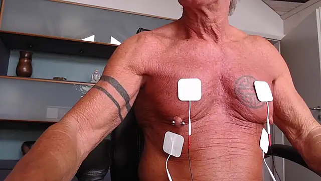 Snapshot of munichrubber chatting on March 12, 2025, 3:29 pm munichrubber online show from March 12, 2025, 3:29 pm