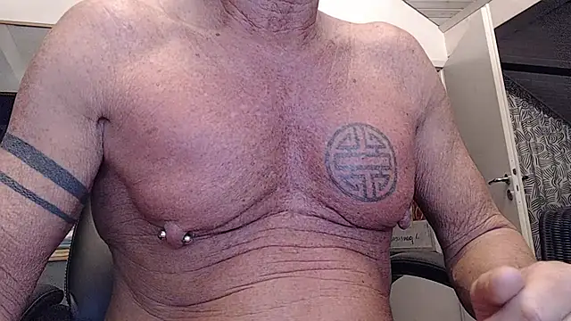 Snapshot of munichrubber chatting on October 14, 2025, 3:51 am munichrubber online show from October 14, 2025, 3:51 am