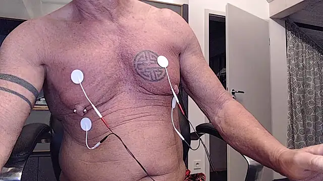 Snapshot of munichrubber chatting on October 20, 2025, 4:13 am munichrubber online show from October 20, 2025, 4:13 am