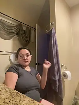 Snapshot of sexy_milfbell chatting on March 11, 2025, 12:06 pm sexy milfbell online show from March 11, 2025, 12:06 pm