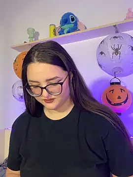 MiraLuccian online show from October 18, 2025, 7:03 pm