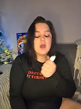 Saucy-Serenity online show from December 1, 2025, 9:42 pm