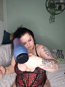 Saucy-Serenity online show from February 13, 2026, 8:38 pm