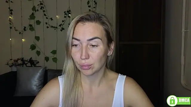 Snapshot of Kiss_julli88I chatting on November 12, 2025, 6:30 pm Kiss julli88I online show from November 12, 2025, 6:30 pm