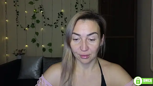 Snapshot of Kiss_julli88I chatting on December 18, 2025, 6:25 pm Kiss julli88I online show from December 18, 2025, 6:25 pm