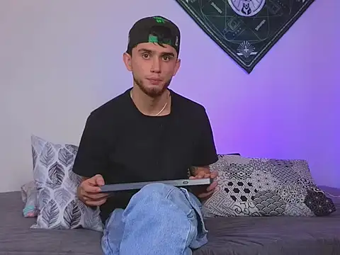 samevansx  online show from October 1, 2025, 7:20 pm