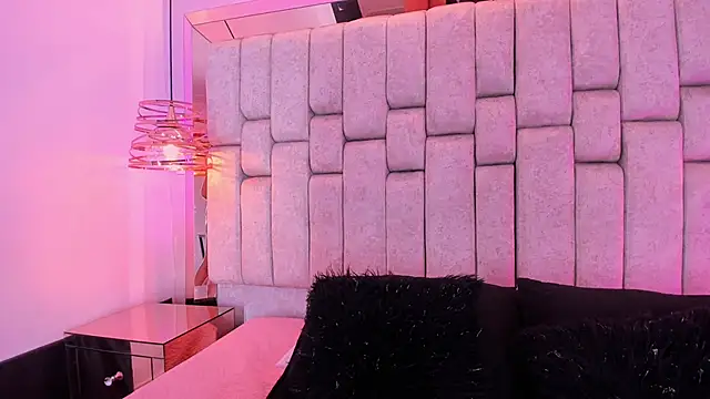 MaddyCrofft online show from April 1, 2026, 11:22 am