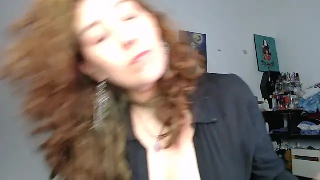 Luz delunaa online show from April 1, 2026, 4:02 am