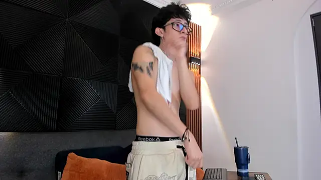 troy rouge online show from March 12, 2025, 10:07 pm