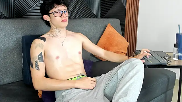 troy rouge online show from March 14, 2025, 10:16 pm