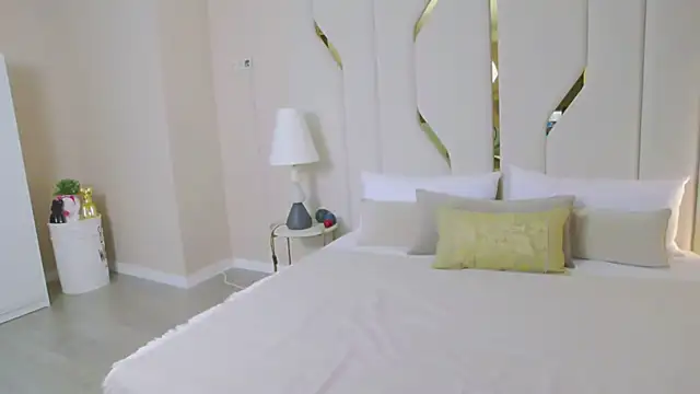 JaneRayan online show from April 13, 2026, 5:07 pm