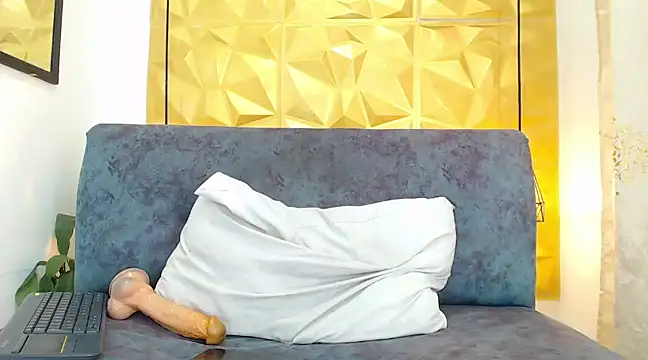 Snapshot of Small_Hot19 chatting on March 11, 2025, 5:46 pm Small Hot19 online show from March 11, 2025, 5:46 pm