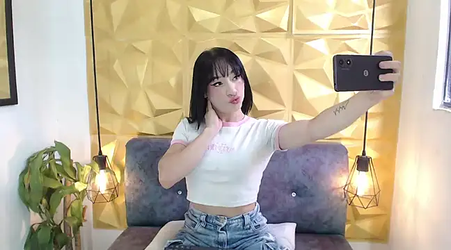 Snapshot of Small_Hot19 chatting on March 22, 2025, 5:20 pm Small Hot19 online show from March 22, 2025, 5:20 pm