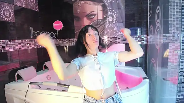 Snapshot of Small_Hot19 chatting on October 8, 2025, 11:19 am Small Hot19 online show from October 8, 2025, 11:19 am