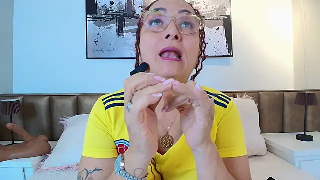 Snapshot of AlessandraLeroy chatting on June 27, 2026, 12:22 pm AlessandraLeroy online show from June 27, 2026, 12:22 pm