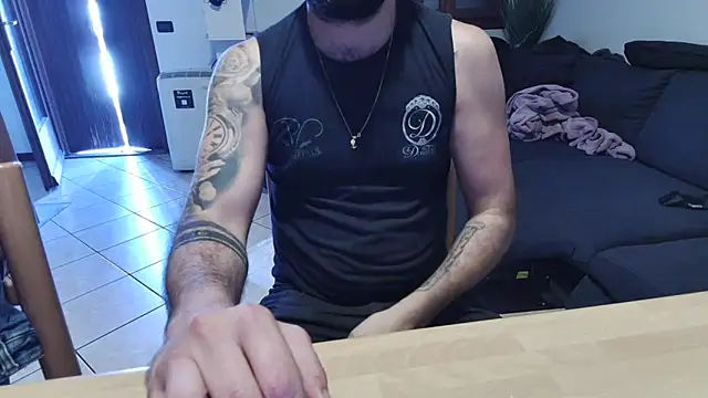 maialinofriuli online show from September 25, 2025, 1:59 pm