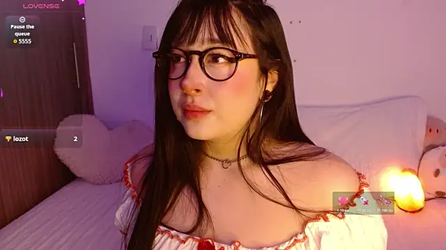 Oliviargf online show from November 17, 2025, 11:54 pm