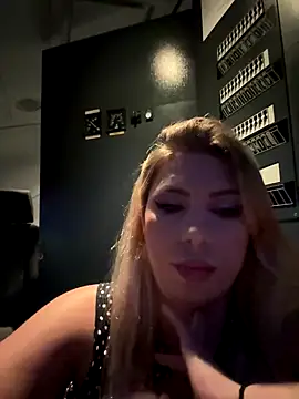 Snapshot of Alicedream5 chatting on September 12, 2025, 3:28 am Alicedream5 online show from September 12, 2025, 3:28 am