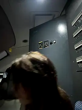 Snapshot of Alicedream5 chatting on October 1, 2025, 3:45 am Alicedream5 online show from October 1, 2025, 3:45 am