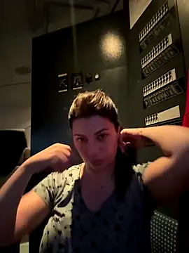 Snapshot of Alicedream5 chatting on October 4, 2025, 4:10 am Alicedream5 online show from October 4, 2025, 4:10 am