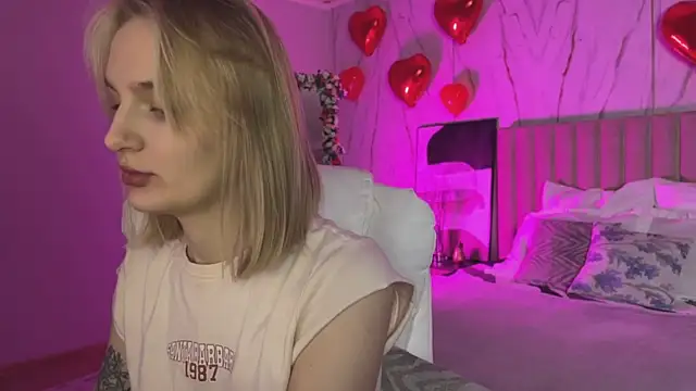  Vikky Moon  online show from March 9, 2026, 12:58 am