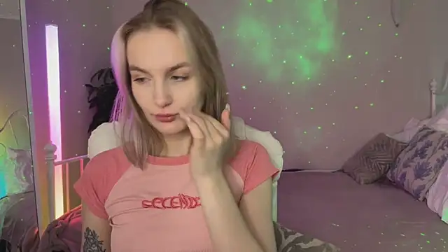  Vikky Moon  online show from May 18, 2026, 12:51 am