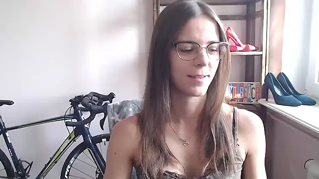 Snapshot of love_megi chatting on April 16, 2026, 1:23 pm love megi online show from April 16, 2026, 1:23 pm