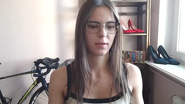 Snapshot of love_megi chatting on May 2, 2026, 6:29 am love megi online show from May 2, 2026, 6:29 am