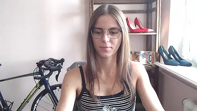 Snapshot of love_megi chatting on May 4, 2026, 1:29 pm love megi online show from May 4, 2026, 1:29 pm