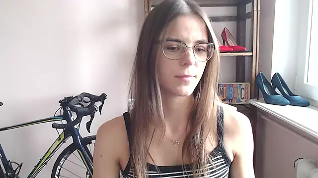 Snapshot of love_megi chatting on May 7, 2026, 1:27 pm love megi online show from May 7, 2026, 1:27 pm