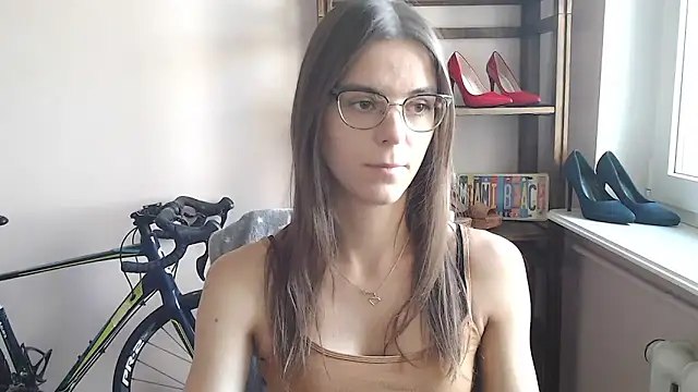 Snapshot of love_megi chatting on May 9, 2026, 6:18 am love megi online show from May 9, 2026, 6:18 am