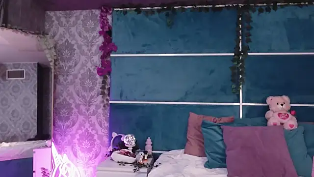 SunnyGlow online show from October 6, 2025, 5:27 am