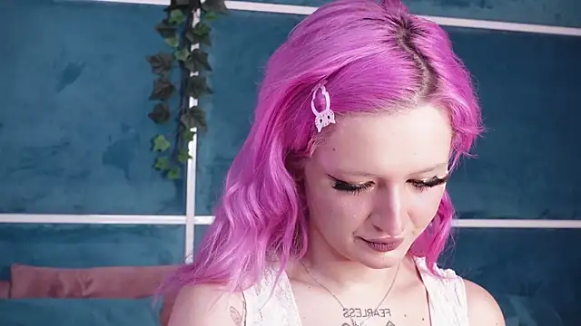 SunnyGlow online show from October 17, 2025, 4:37 am